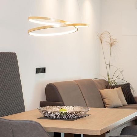 Nice Living Neue- Moderne Apartments Im Herzen Von Brixen - Kostenlose Brixencard - Ideal Fuer Familien, Paare, Geschaeftsreisende Und Allen Urlaubs Hungrigen エクステリア 写真